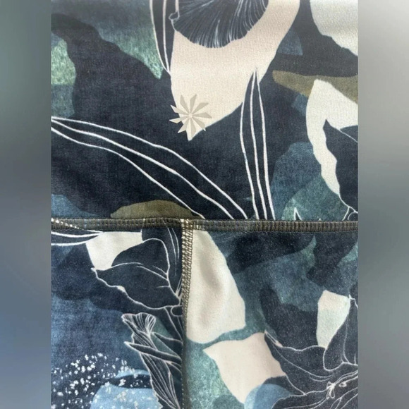 ATHLETA floral leggings. Size XS - Picture 3 of 5
